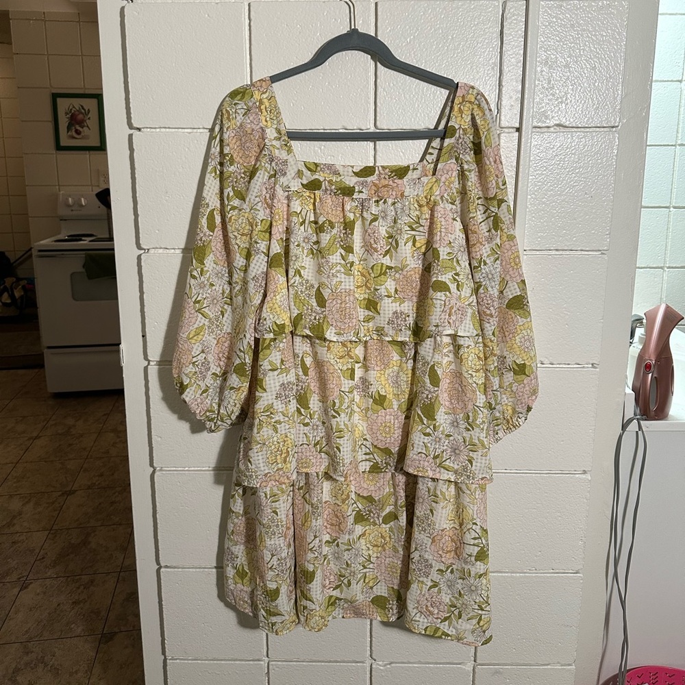Who What Wear NWT Floral Tiered Ruffle Dress
